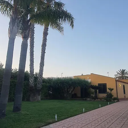 بيت للعطل Luna Marina House